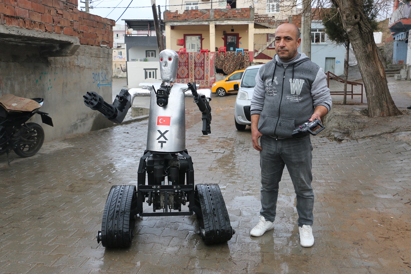 Siirtli Keşifçi, Yapay Zekalı Robot Asker Üretti