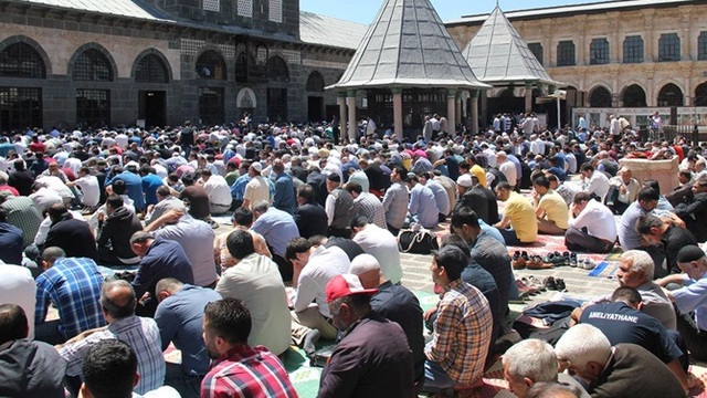 Diyarbakır da Ramazan ayının son cuma namazı kılındı