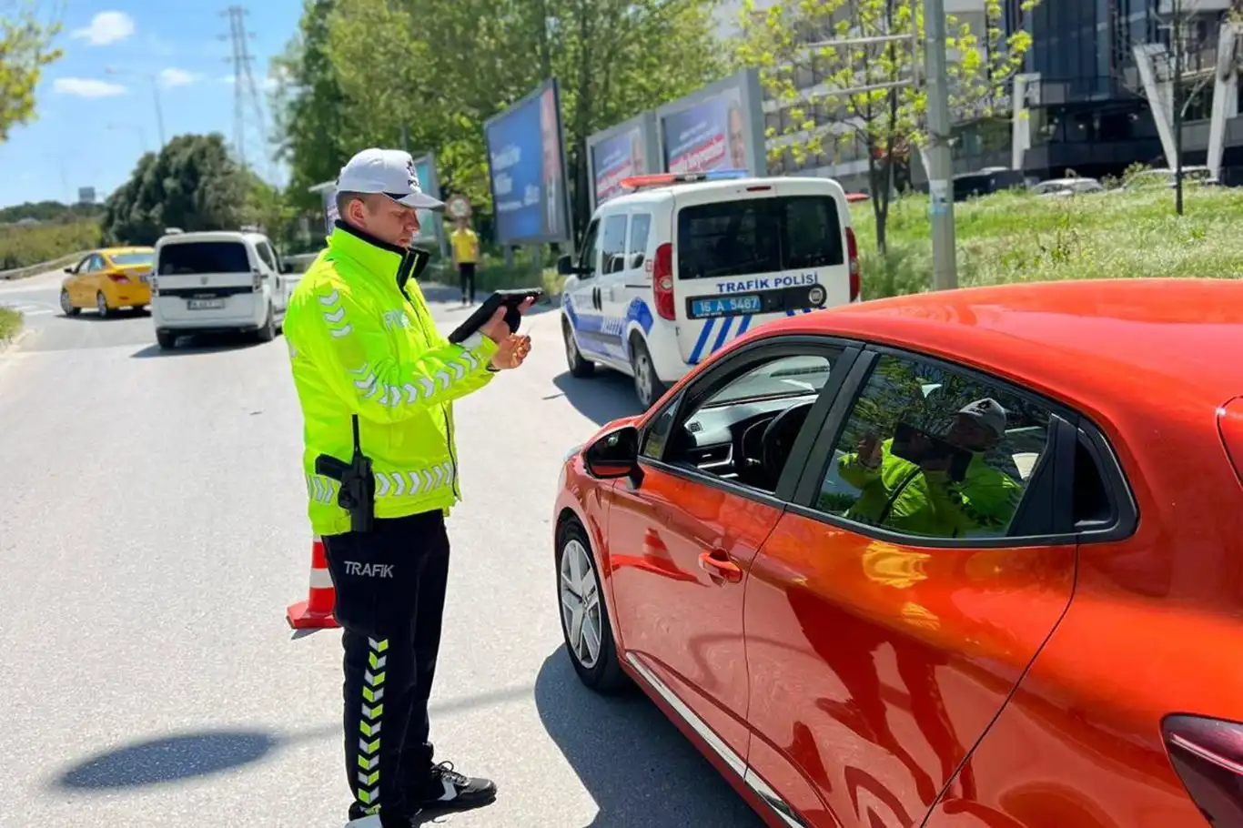 Bursa'da trafik denetimi: 4 bin 351 araç sürücüsüne ceza