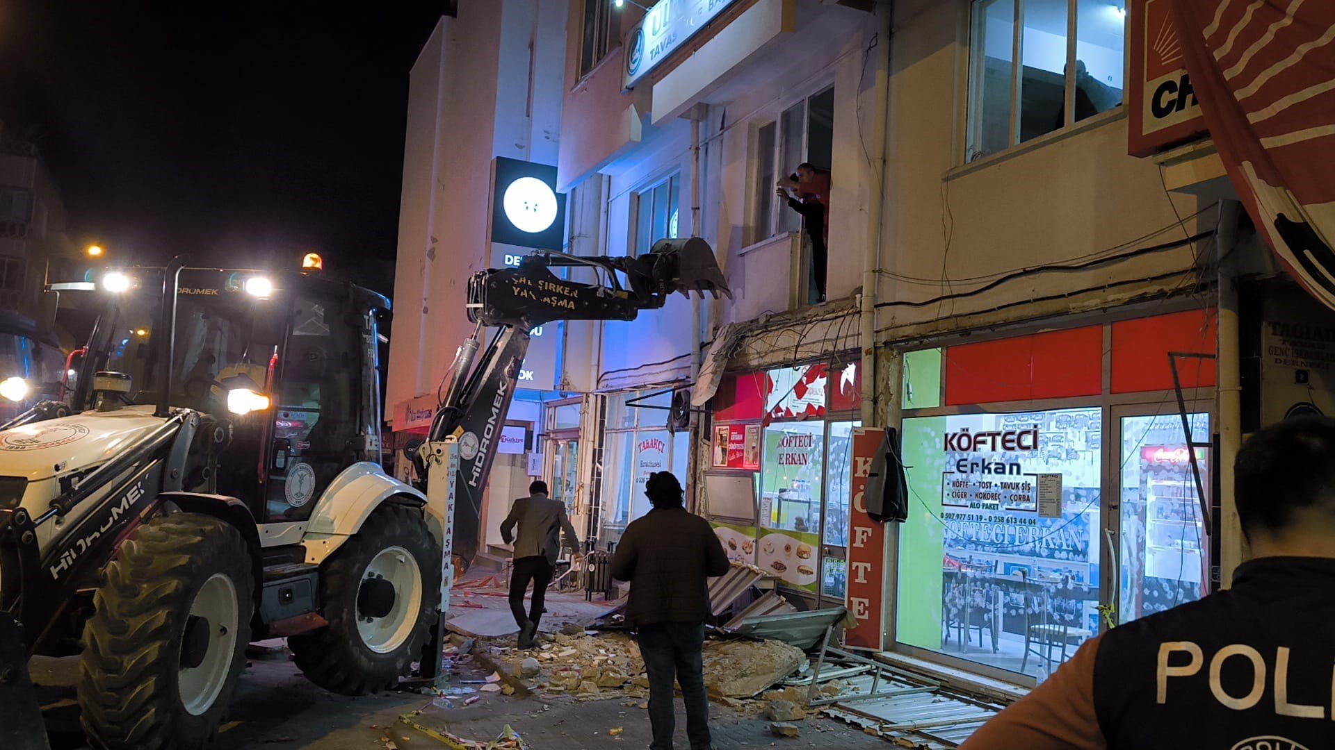 CHP balkonundan düşen ilçe başkan yardımcısı öldü