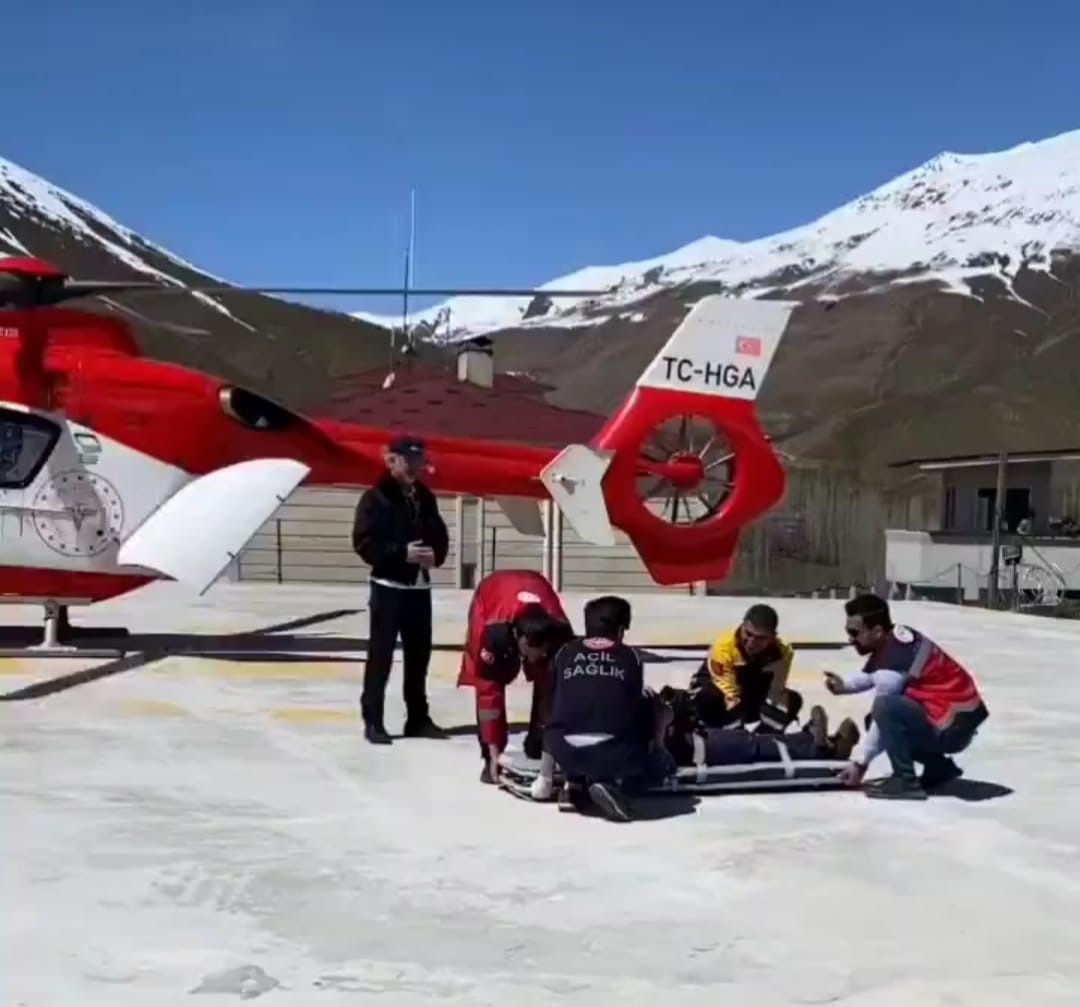 16 yaşındaki hasta için helikopter ambulans havalandı