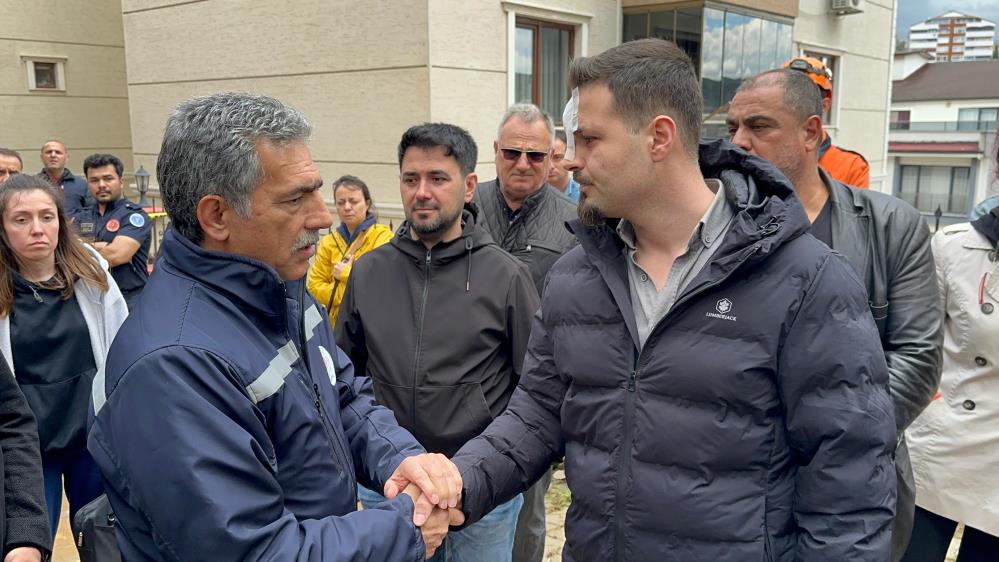 Gemlik Belediye Başkanı Şükrü Deviren, Yaralıları Ziyaret Etti ve Hasar Tespitine Başlandı