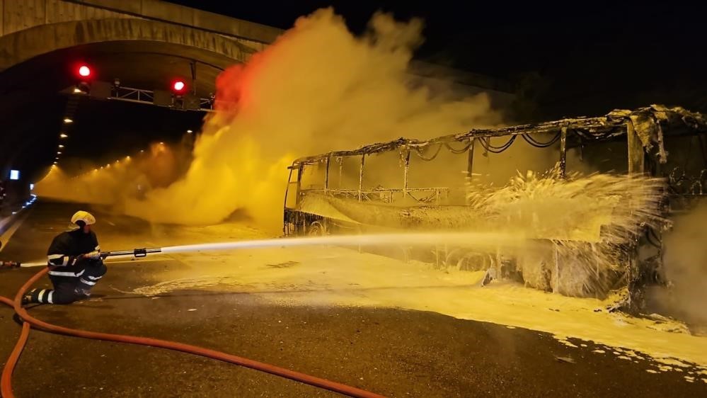 Alevlere teslim olan yolcu otobüsünde hastaneye kaldırılan yolcu sayısı 16’ya yükseldi