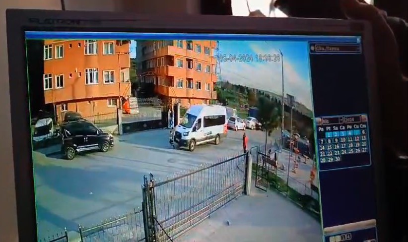 Arnavutköy’de feci kaza kamerada: Servis minibüsü, 7 yaşındaki çocuğu ezdi