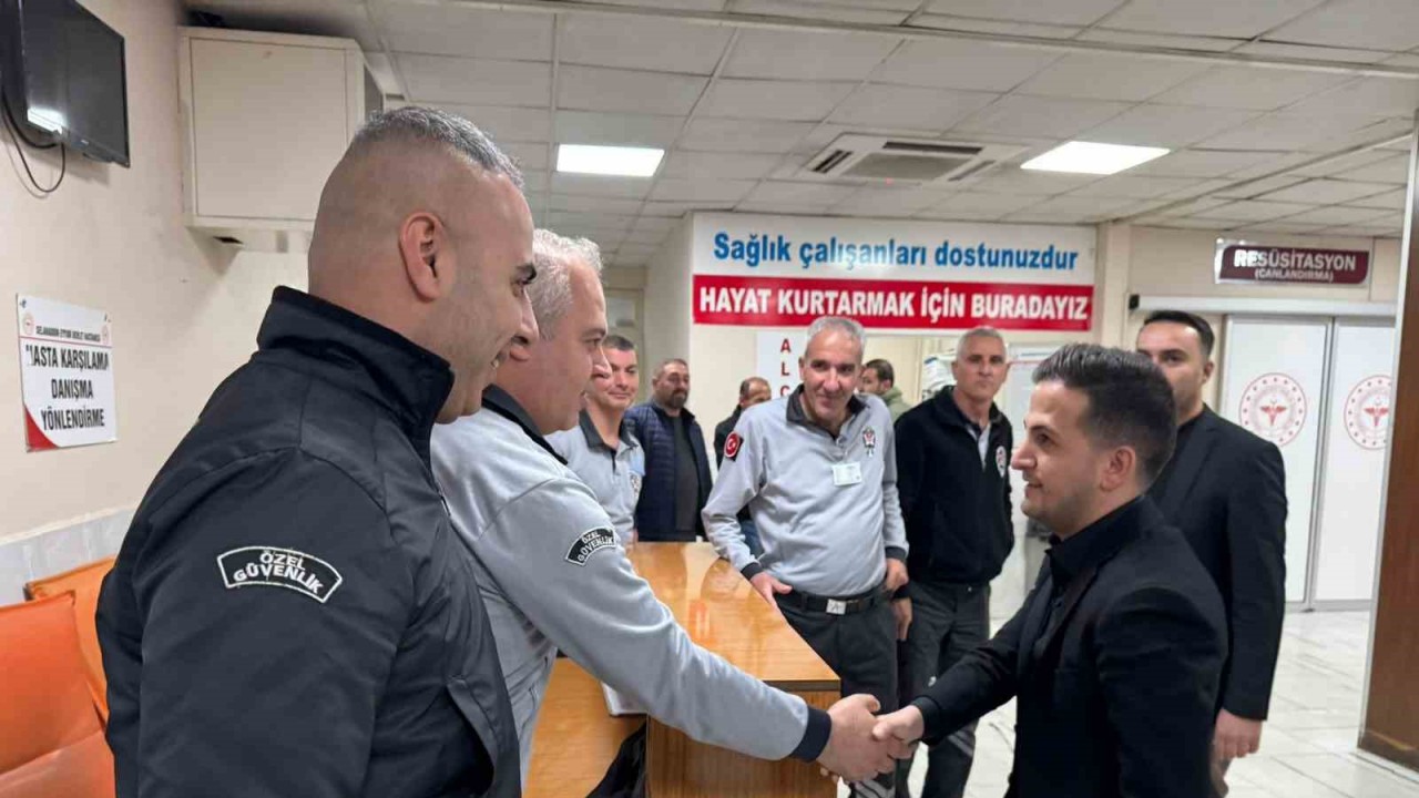 Başkan Aküzüm bayramda sağlık emekçileriyle bir araya geldi