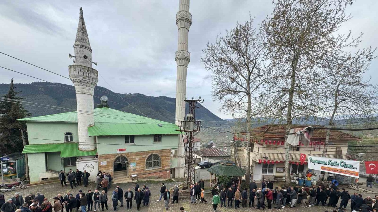 Bayramlaşmak için kuyruk oluşturdular