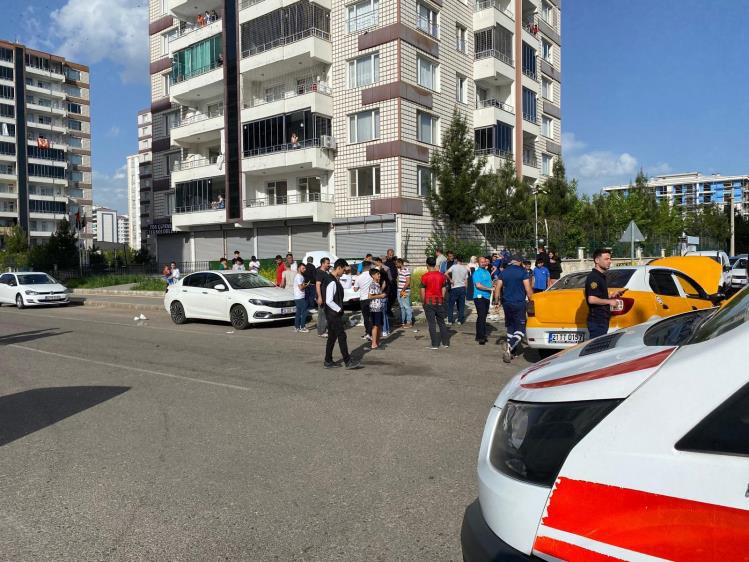 Diyarbakır’da ticari taksi otomobille çarpıştı: 5 yaralı