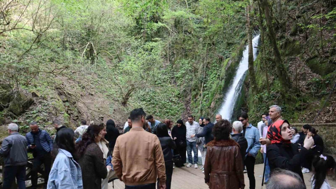 Düzce’nin gözde doğal güzelliklerinde bayram yoğunluğu