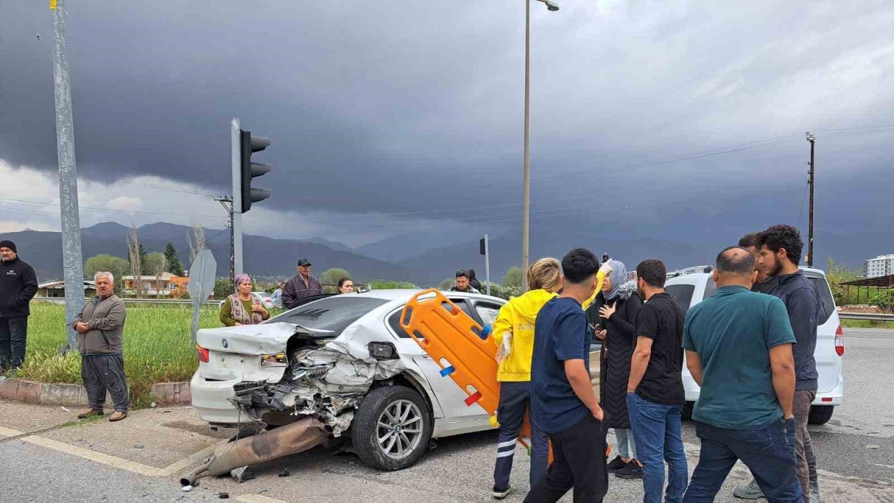 Hatay’da 3 aracın karıştığı kazada 7 kişi yaralandı