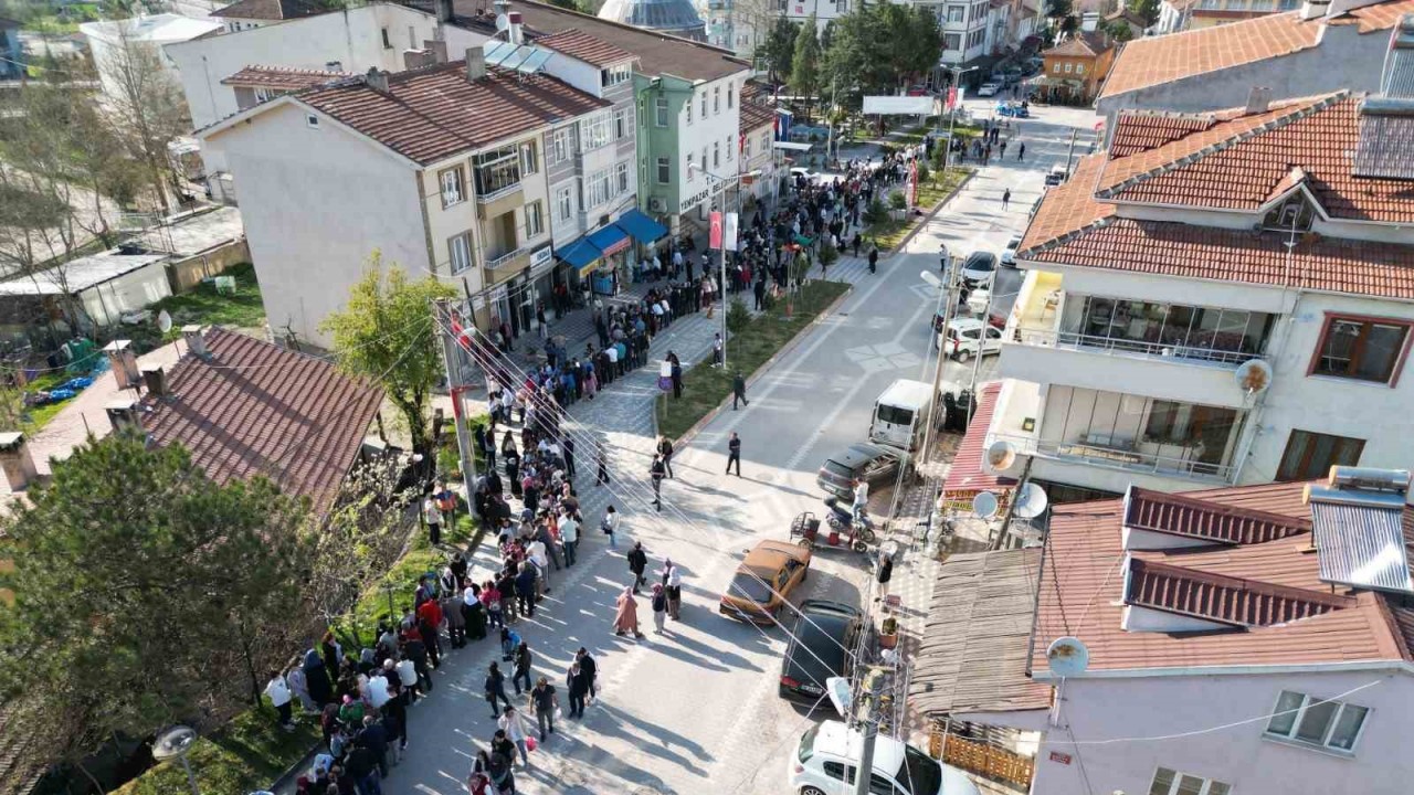 Şeker dağıtma geleneklerini bu bayram da sürdürdüler