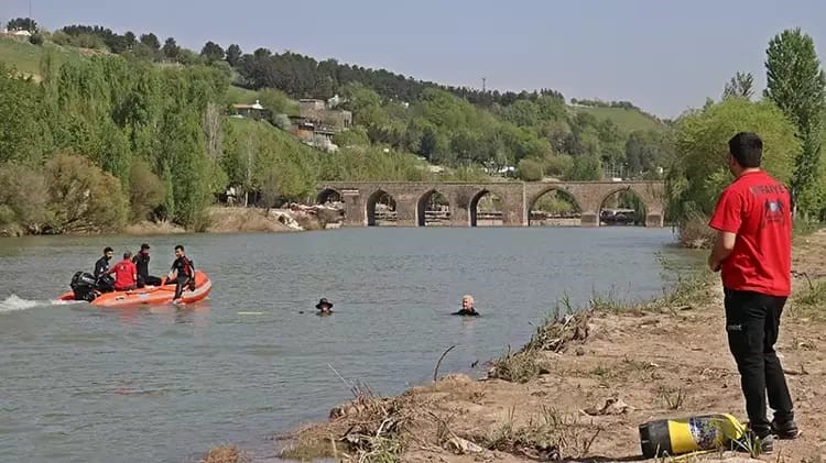 Dicle Nehri'nde aramalar sürüyor