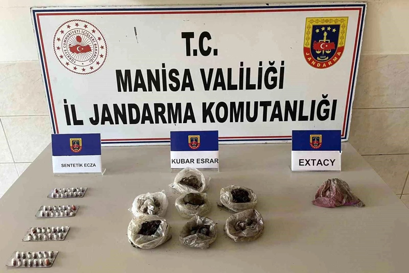 Manisa'da uyuşturucu operasyonu: 2 tutuklama