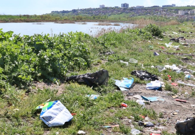 Dicle Nehri Kıyısında Piknik Atıkları Çevreyi Tehdit Ediyor