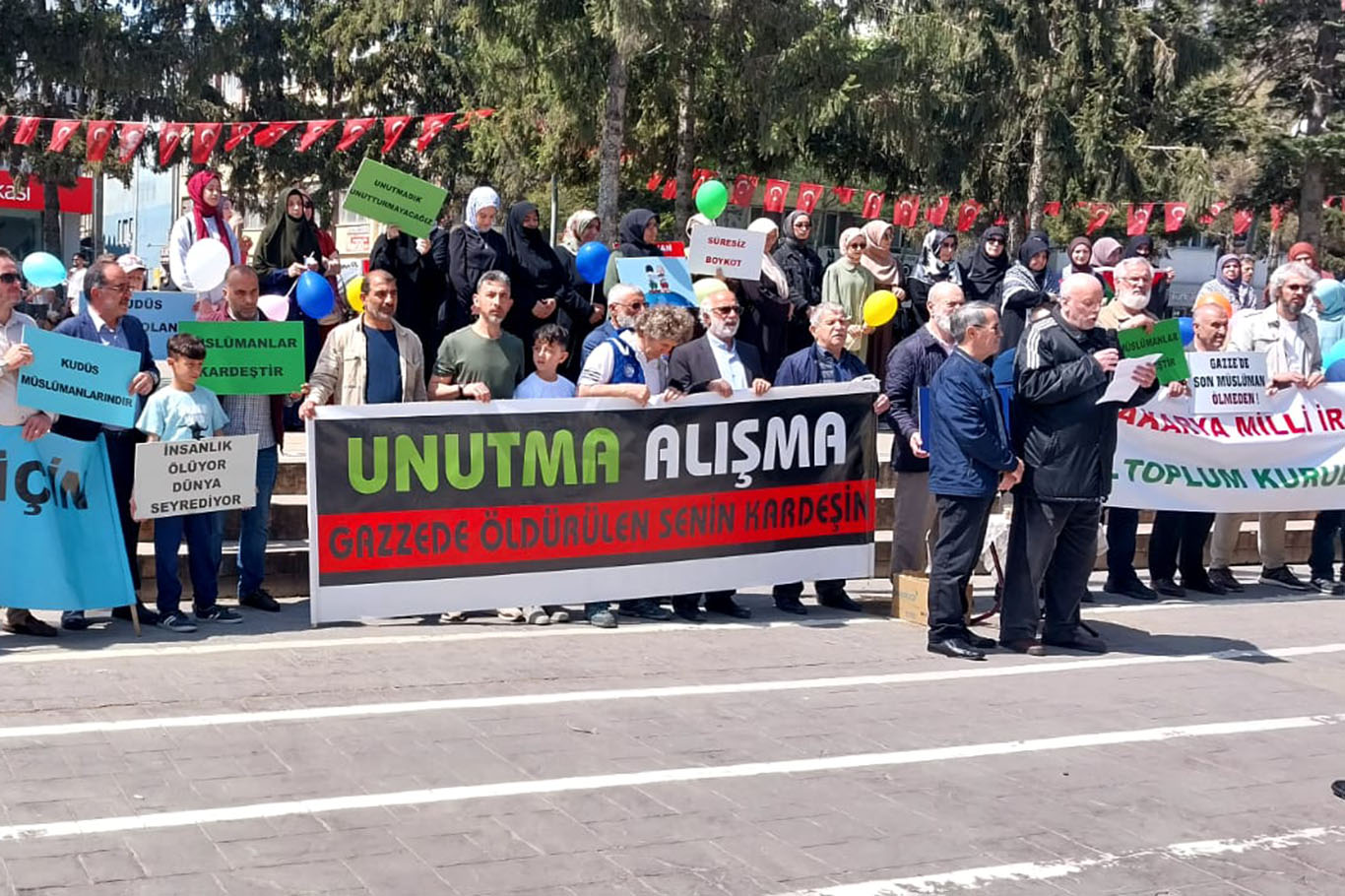 Sakarya'da Gazze nöbeti: Uzun ve çileli zulüm yılları elbet sona erecek