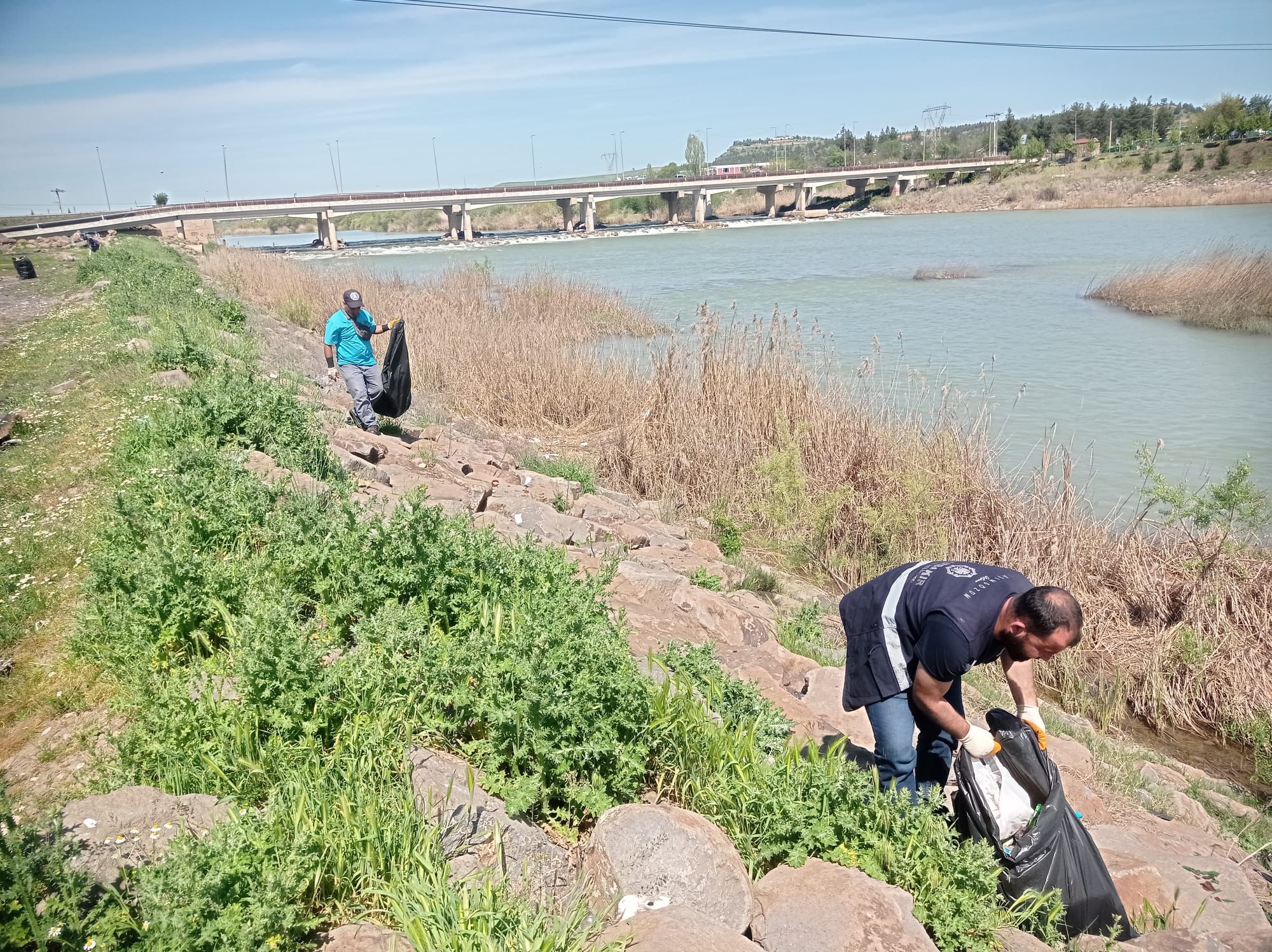 Diyarbakır'da Dicle Nehri Çevresi Atıklardan Arındırıldı