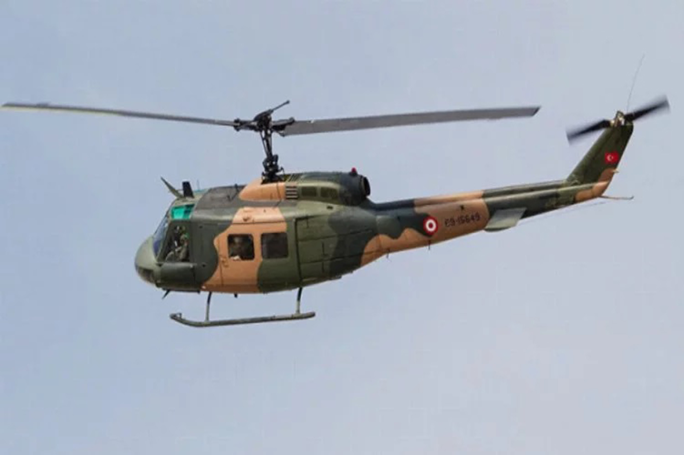 Yağ kaçağı olan askeri helikopter zorunlu iniş yaptı