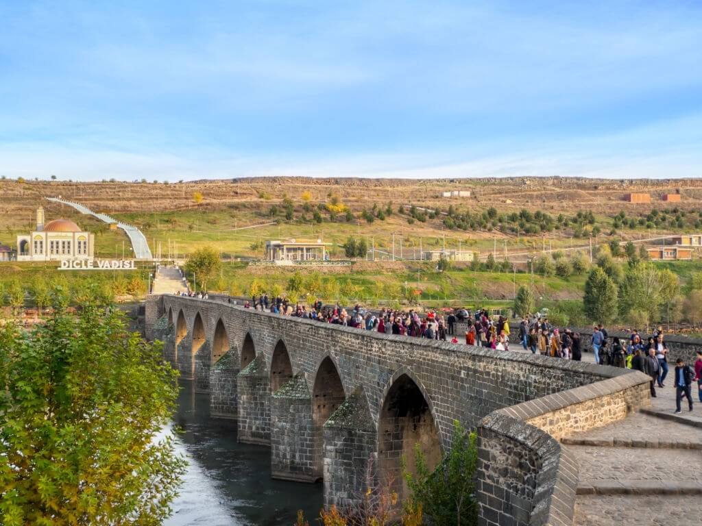 Diyarbakır'ın Tarihi Güzelliklerinde Hafta Sonu Yoğunluğu