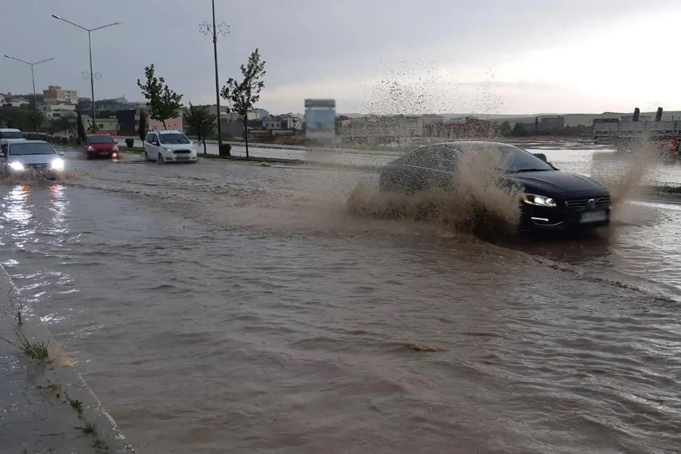 Meteoroloji 4 kent için sel ve su baskını uyarısı yaptı