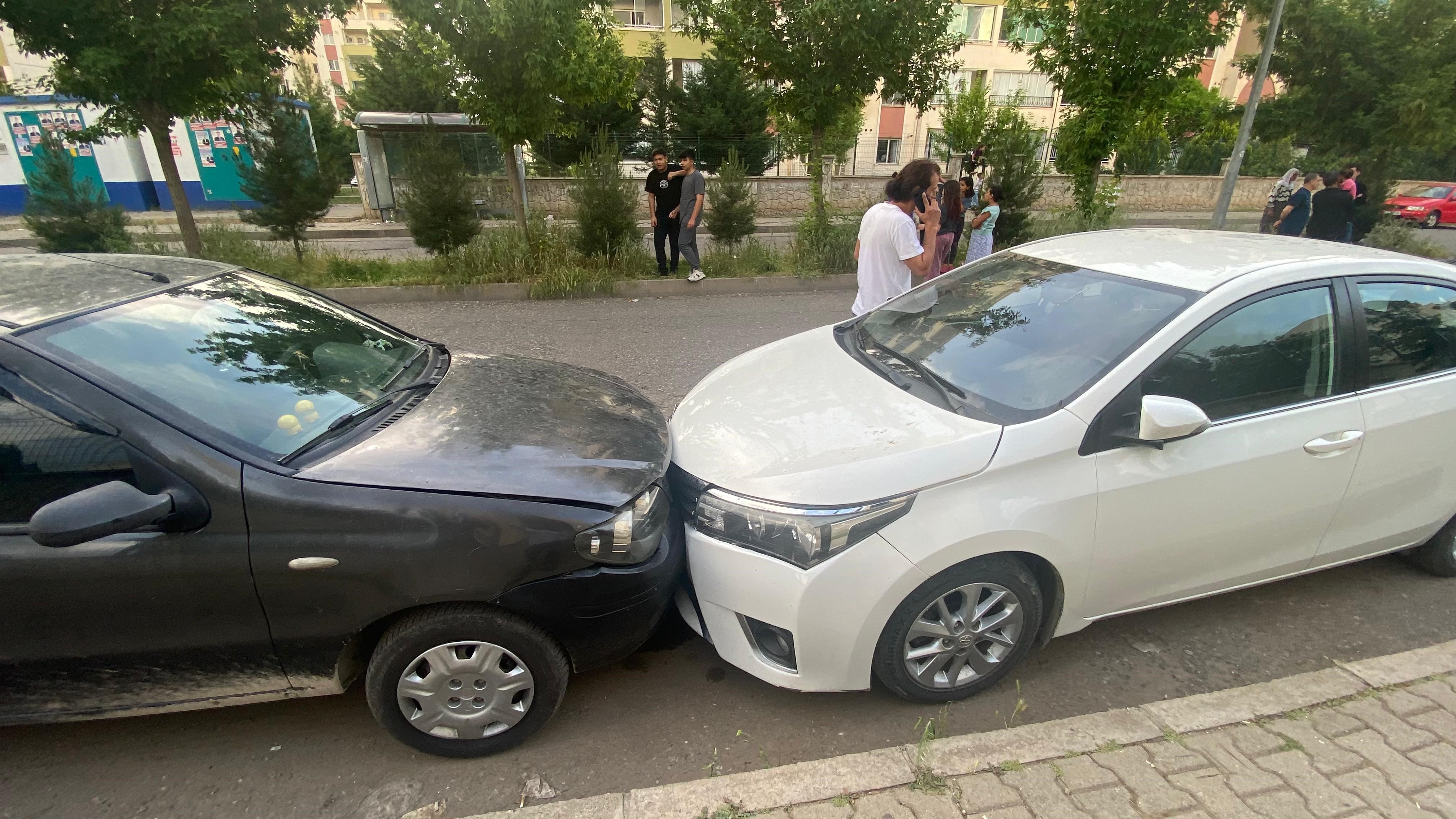 Diyarbakır'da Çocuk Sürücülerin Kaçtığı Kaza