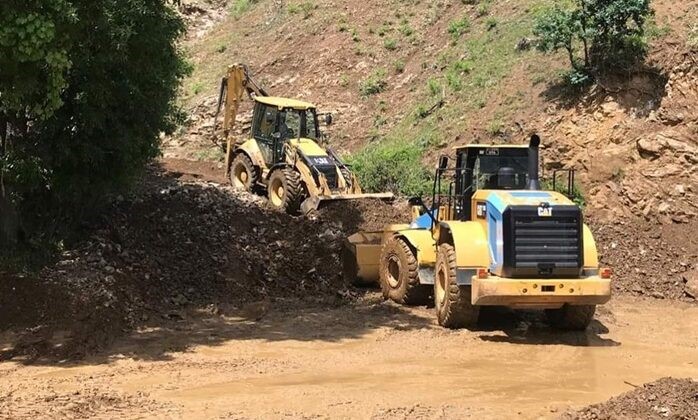 Kulp'ta Heyelan Sonrası Köy Yolları Açıldı