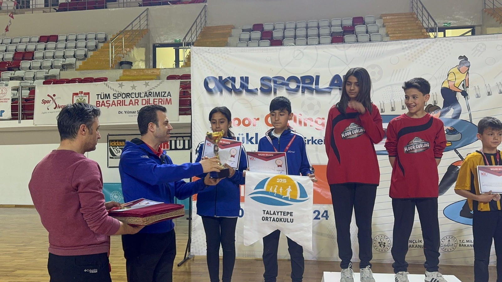 Diyarbakır Gençleri Floor Curling Şampiyonasında Parladı