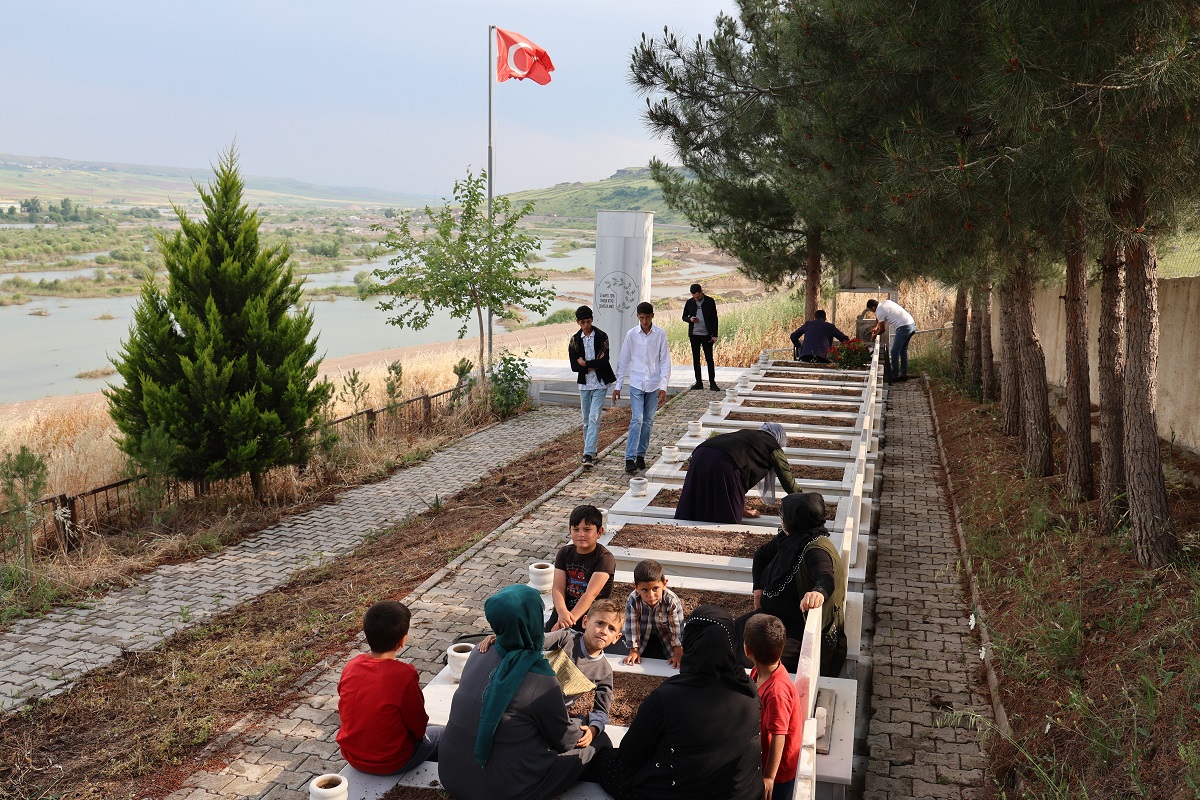 Dürümlü şehitlerinin yıldönümünde ailelerinin acısını katladı