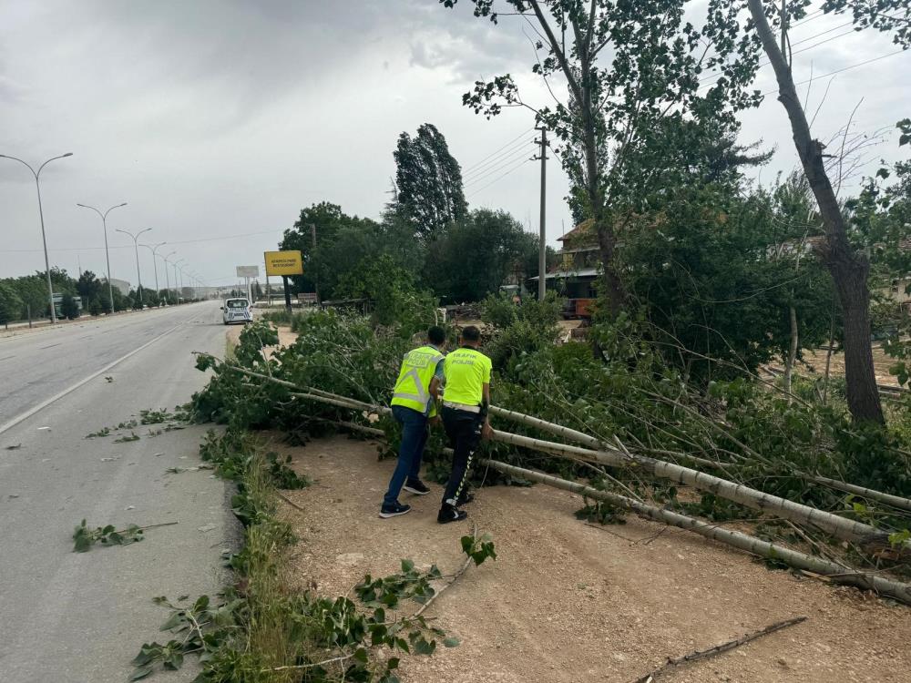 Afyonkarahisar'da Kötü Hava Şartları Trafiği Felç Etti