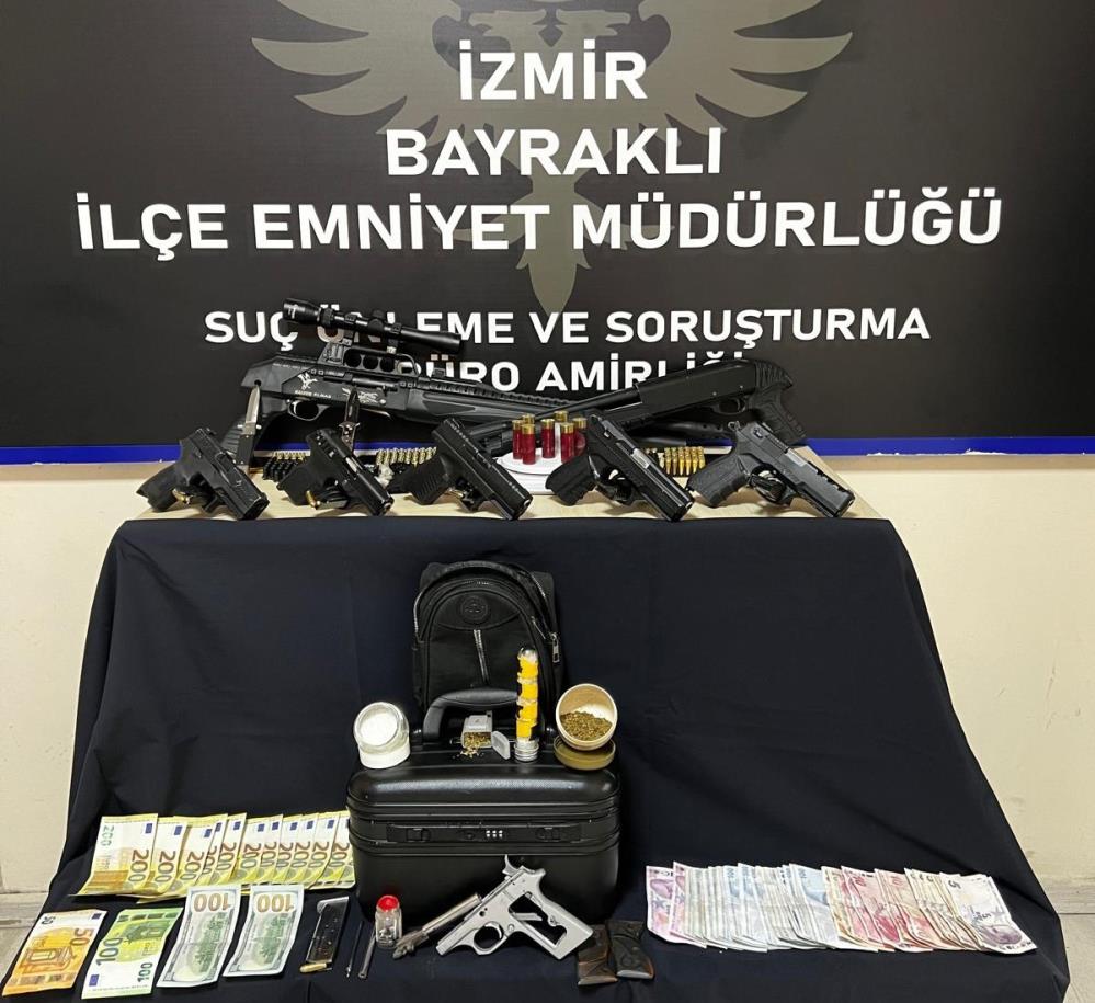 İzmir'de Uyuşturucu ve Silah Operasyonu, 3 Kişi Gözaltına alındı