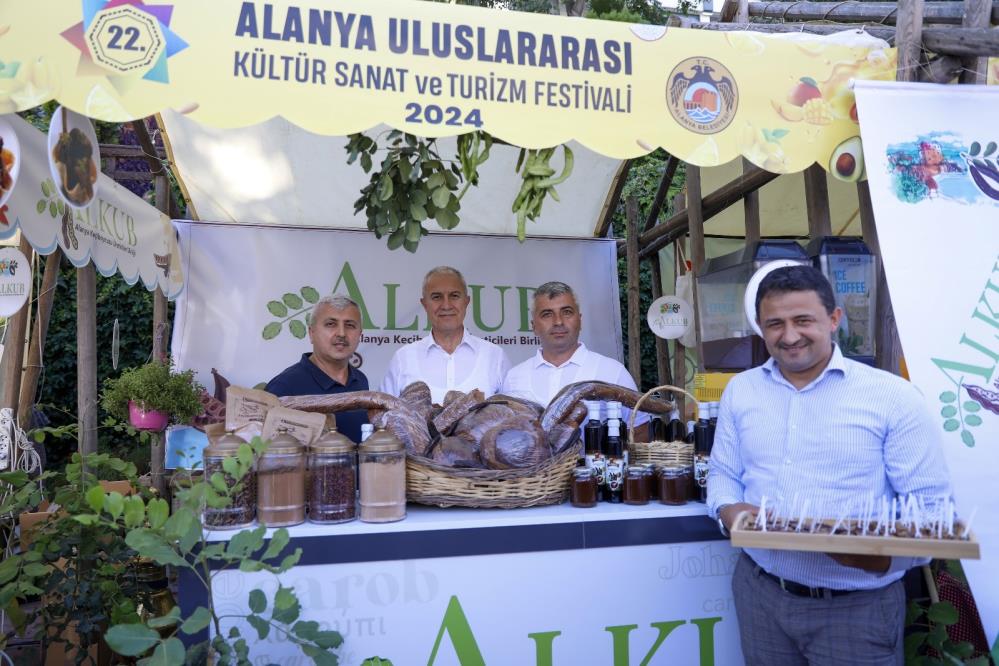 Başkan Özçelik tescilli fıstıklı limonatayı tanıttı-1