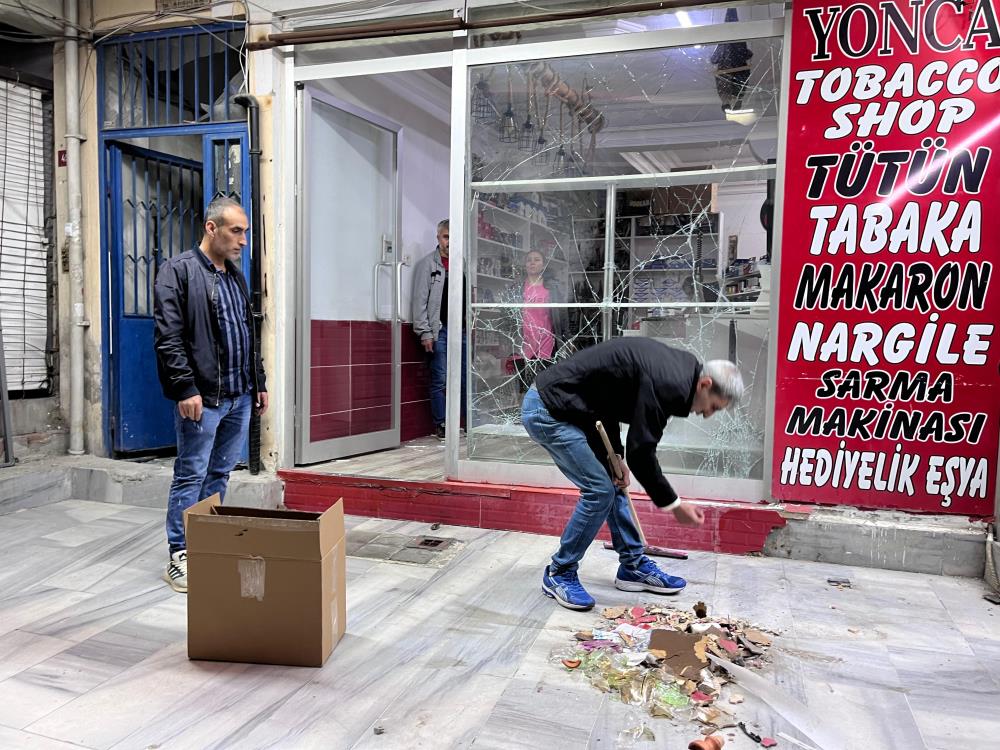 İstanbul'da Bir iş yerine ses bombası atıldı: 2 yaralı-3