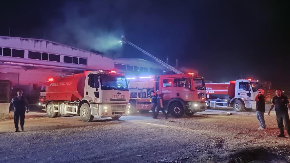 Bursa'da otomotiv yedek parça fabrikasında yangın!-3