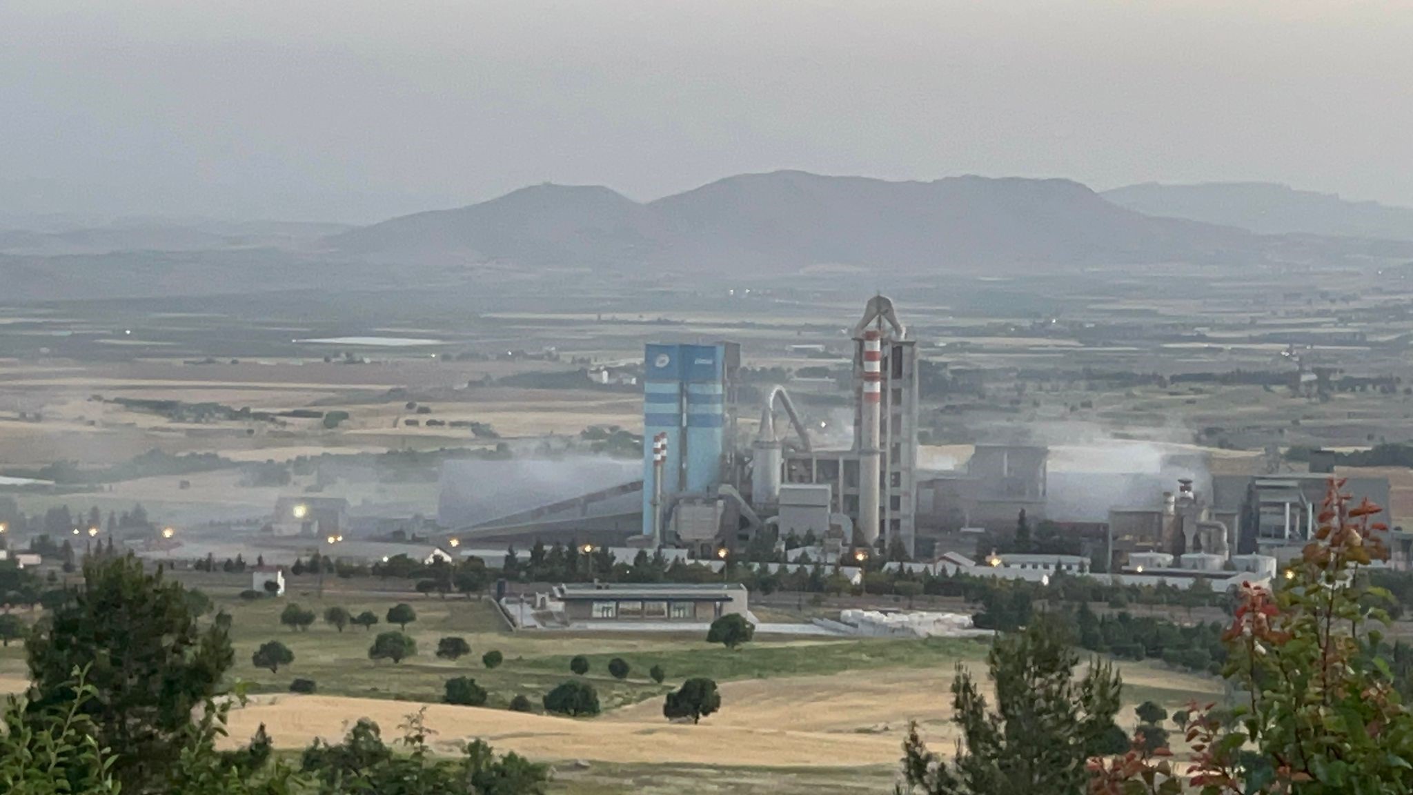 Ergani'de Çimento Fabrikasının Dumanı Halkı Bezdi