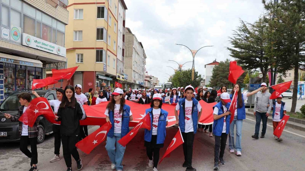 Ahlat’ta 19 Mayıs coşkusu