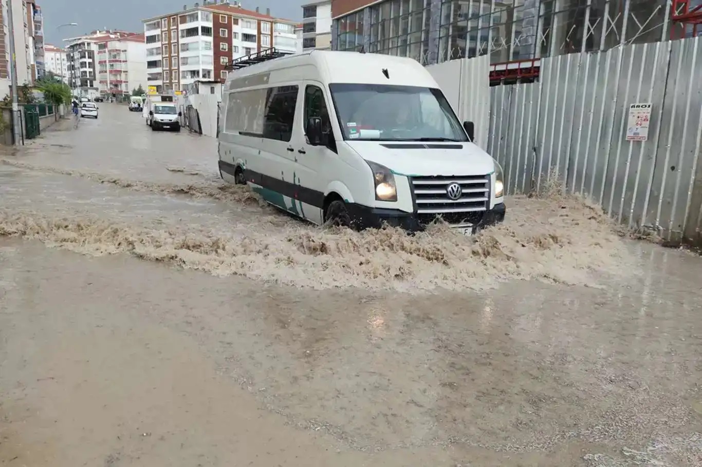 Ankara Valiliği saat vererek uyardı: Kuvvetli yağışa dikkat