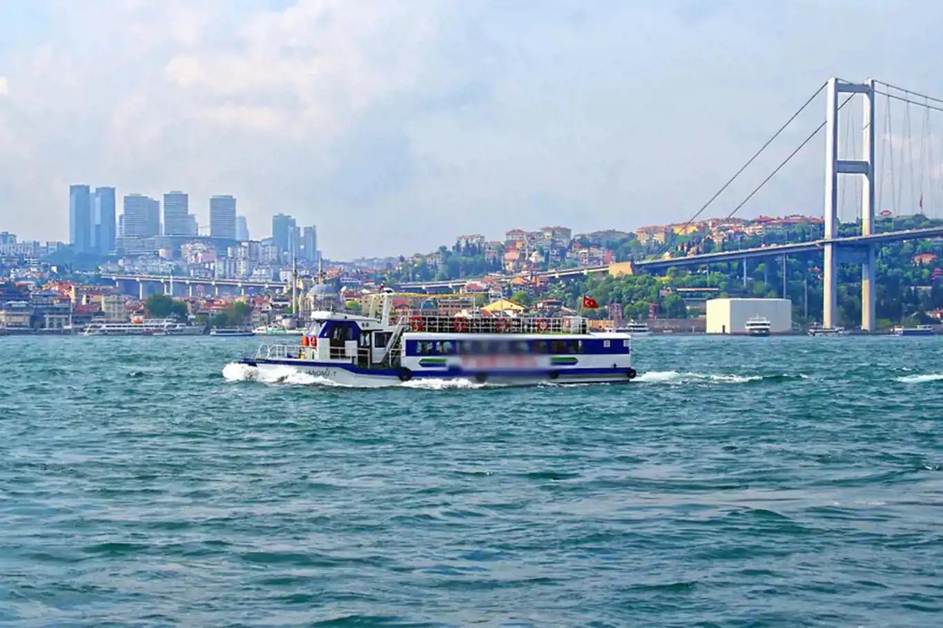 Boğaz'da gemi trafiği askıya alındı