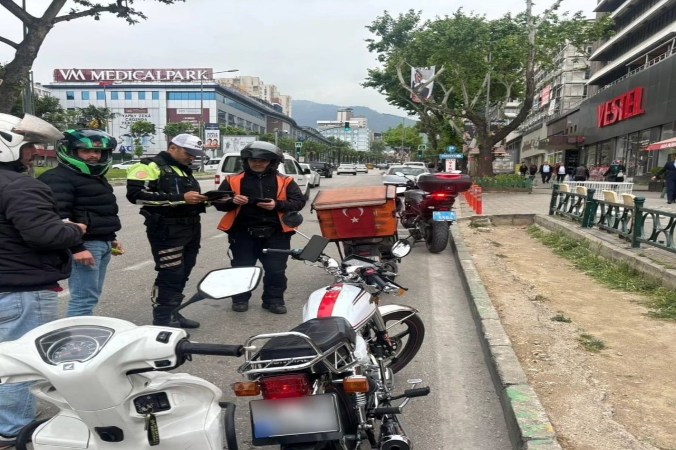 Bursa'da trafik denetimi: 6 bin 40 araç sürücüsüne ceza