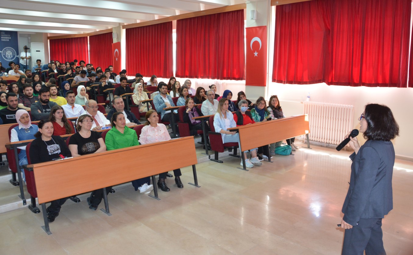 Dicle Üniversitesi'nde Roma Mimarisi Konferansı: Antik Dönemin İzleri