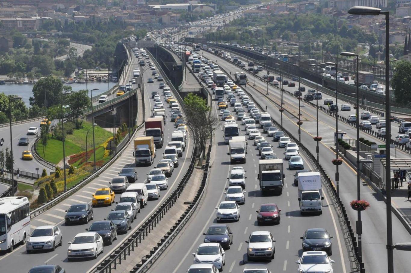 Otoyol ve köprü geçiş ücretleri zamlandı