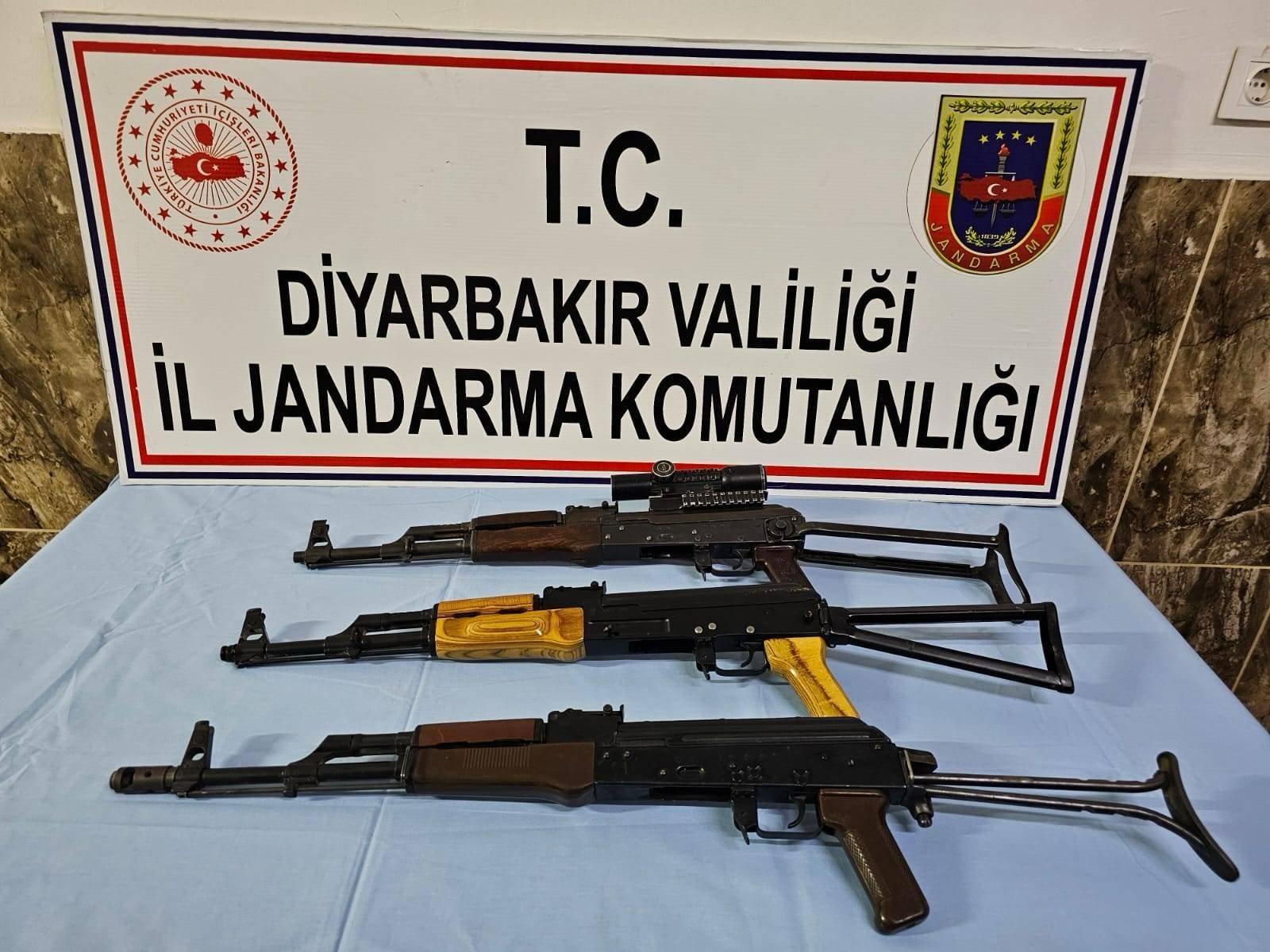 Bismil'de Jandarma 3 AK-47 Ele Geçirdi