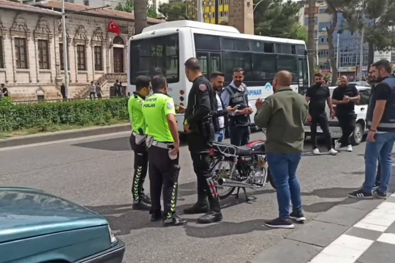 Şanlıurfa'da geniş çaplı asayiş uygulaması