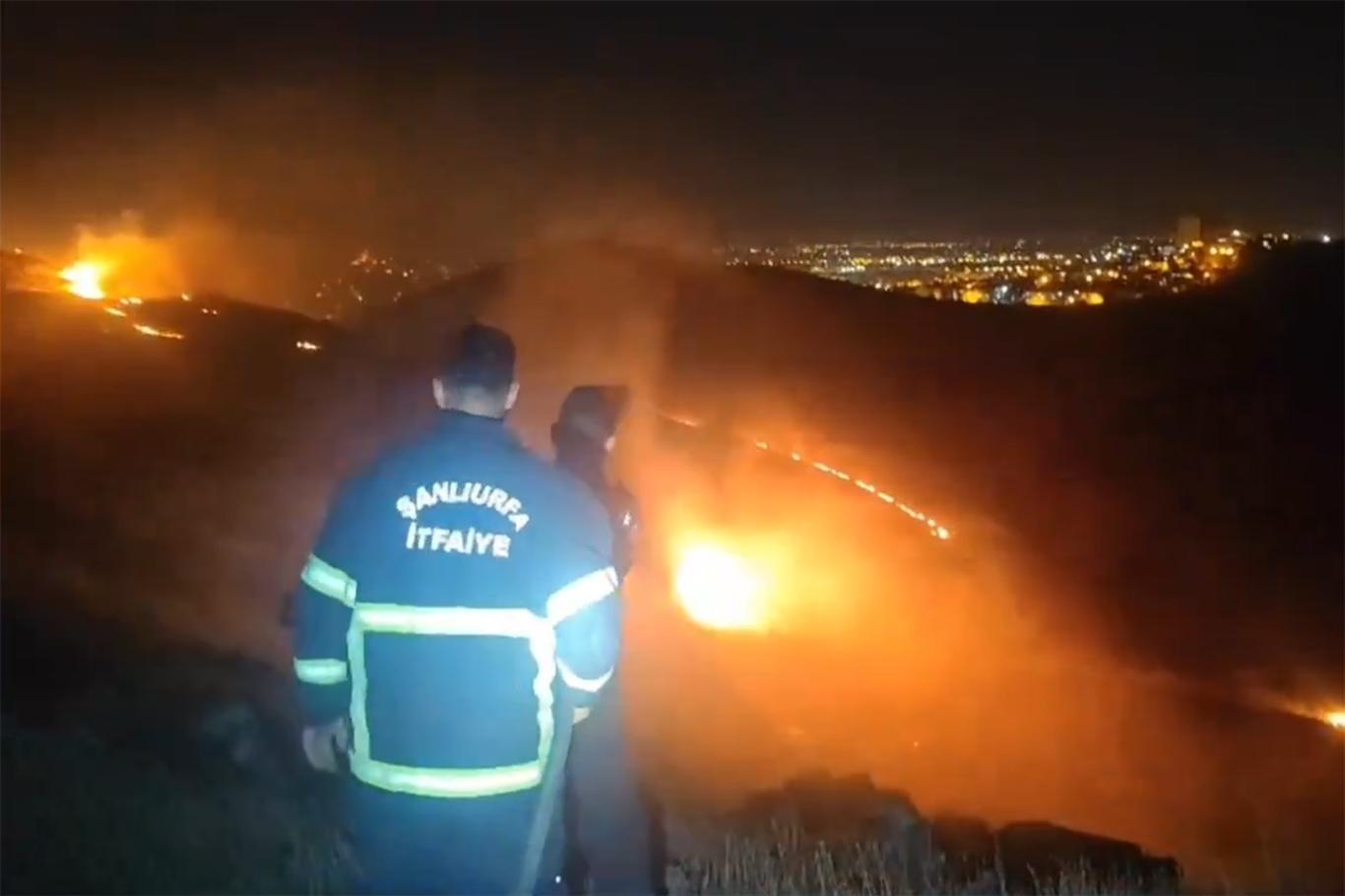 Şanlıurfa'da otluk alanda yangın