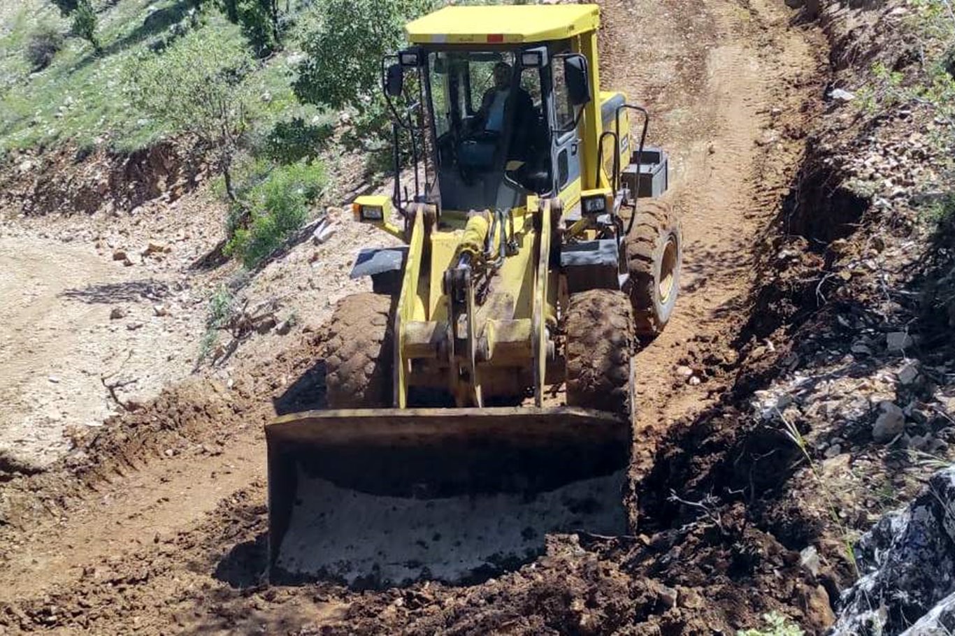 Siirt'te köy yollarında çalışmalar aralıksız devam ediyor