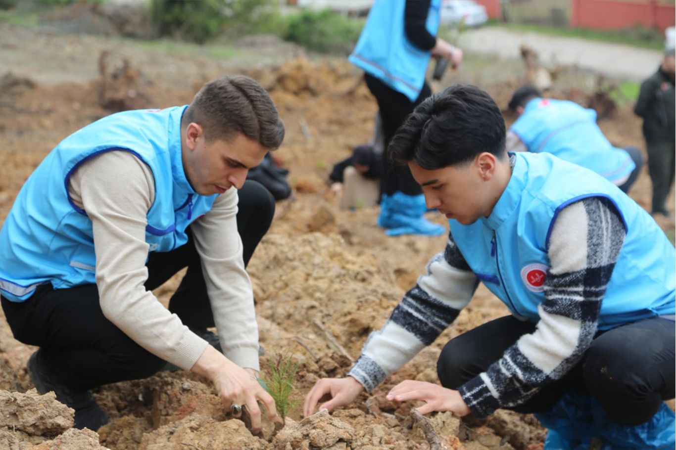 Şile’de 10 bin fidan Filistinli şehidler için toprakla buluşturuldu