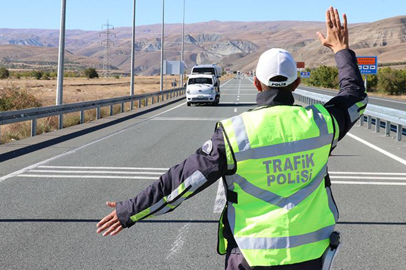 Trafikte bir haftada 1 milyon 896 bin araç denetlendi