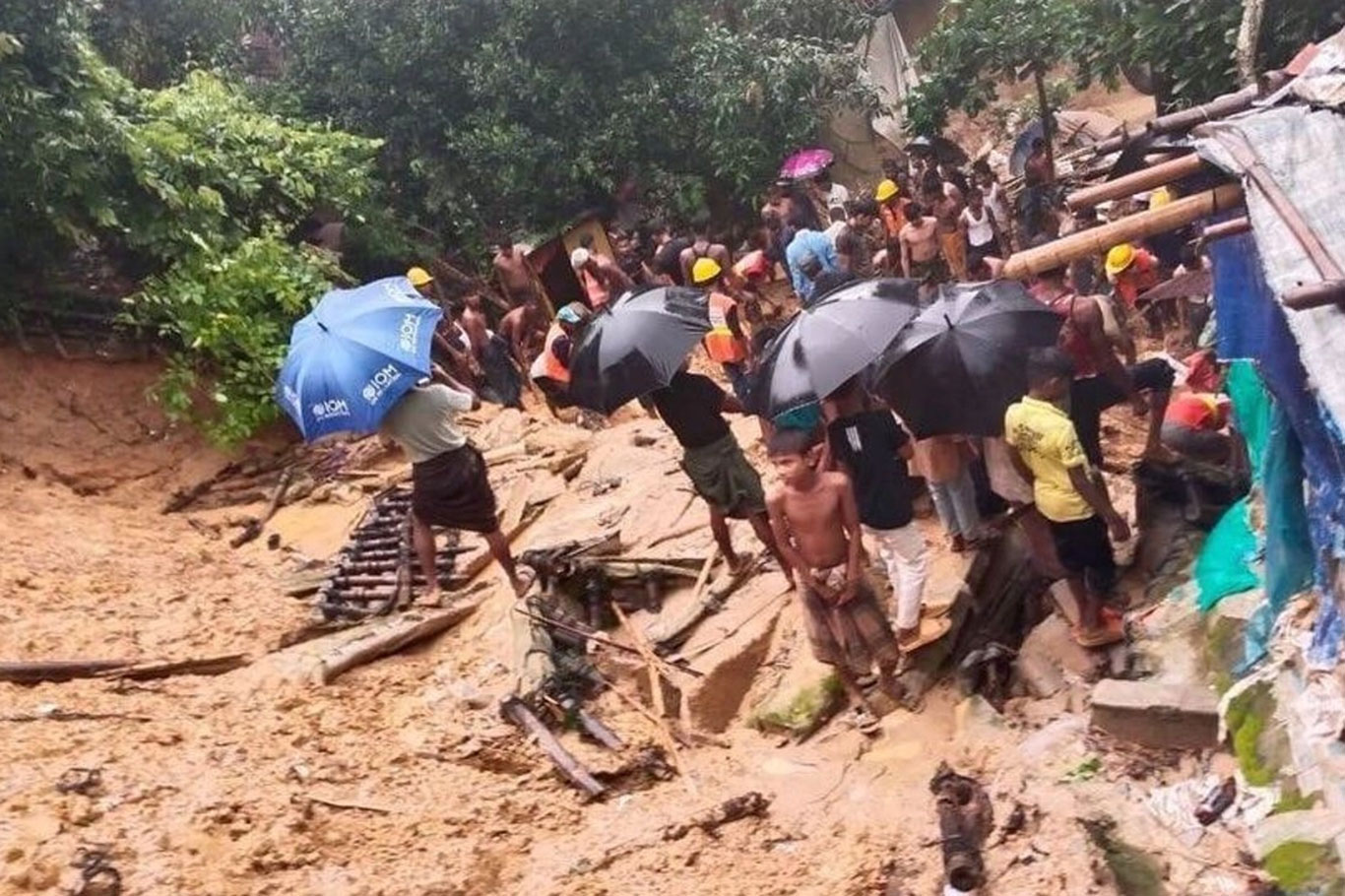 Arakanlı Müslümanların kaldığı kamplarda sel ve heyelan: 10 ölü