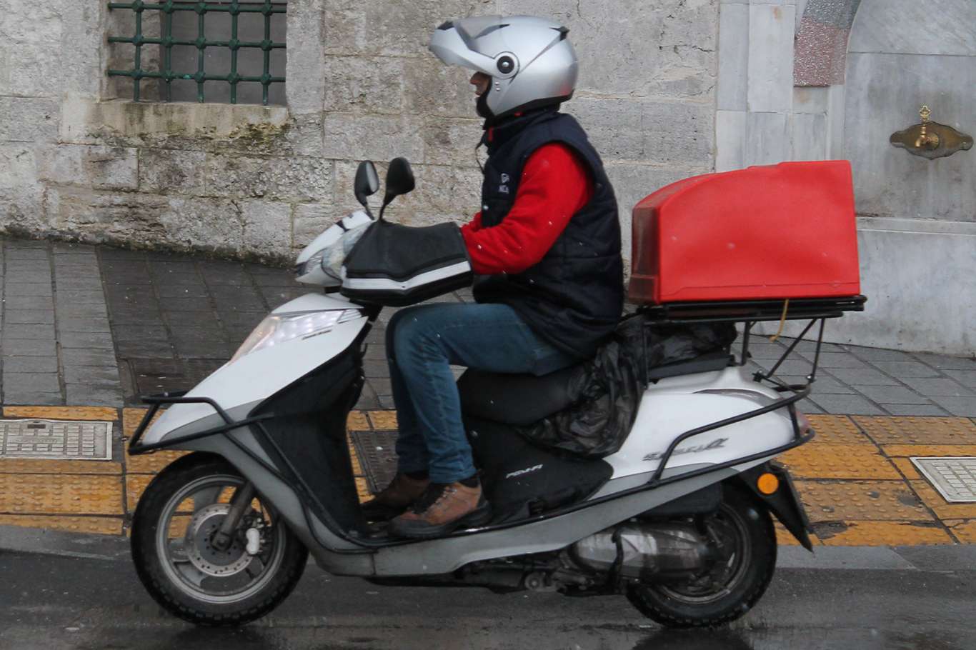 Bakan Şimşek'ten bahşiş ve motokuryelere vergilerine ilişkin açıklama