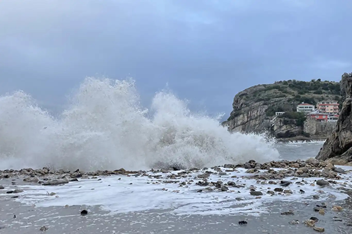 Batı ve Doğu Karadeniz için fırtına uyarısı