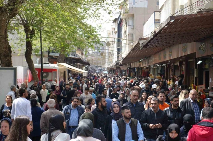 Diyarbakır’da çocuk kıyafetleri ve ayakkabılar cep yakıyor