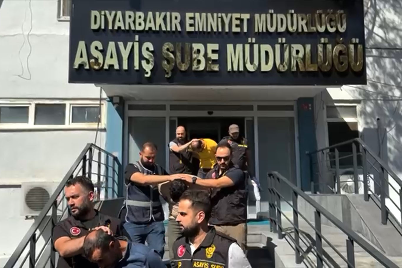 Diyarbakır'da suç şebekesine operasyon: 9 gözaltı