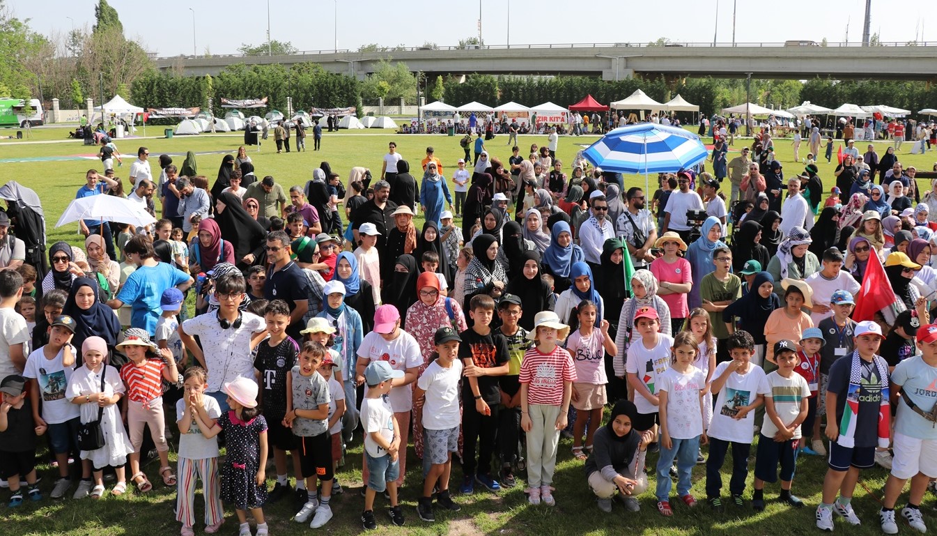 Ankara'da "Mezunu Olmayan Şehir Gazze!" temasıyla karne töreni yapıldı